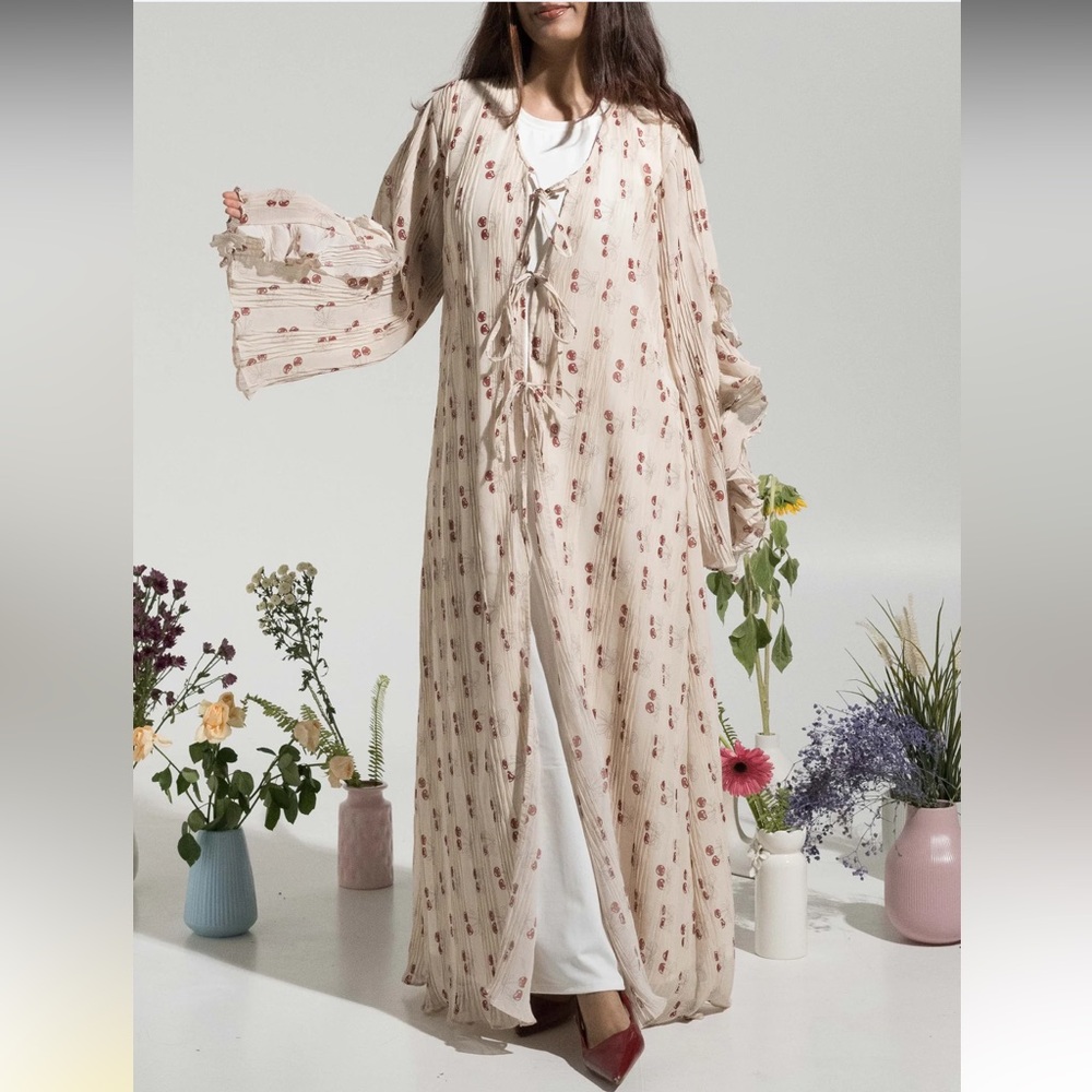 MODEST ESSENTIALS Cherie Shrug - Beige
XL